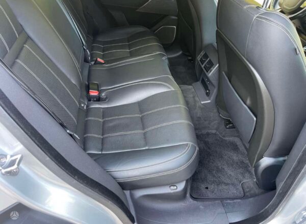 Land Rover Range Rover Velar - Image 13
