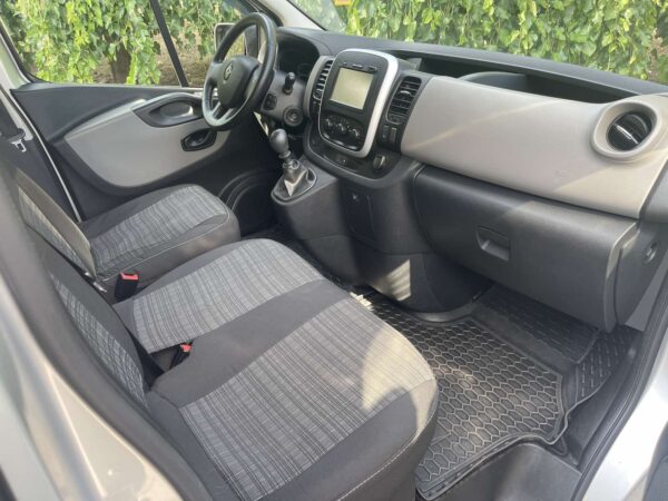 Renault Trafic - Image 11